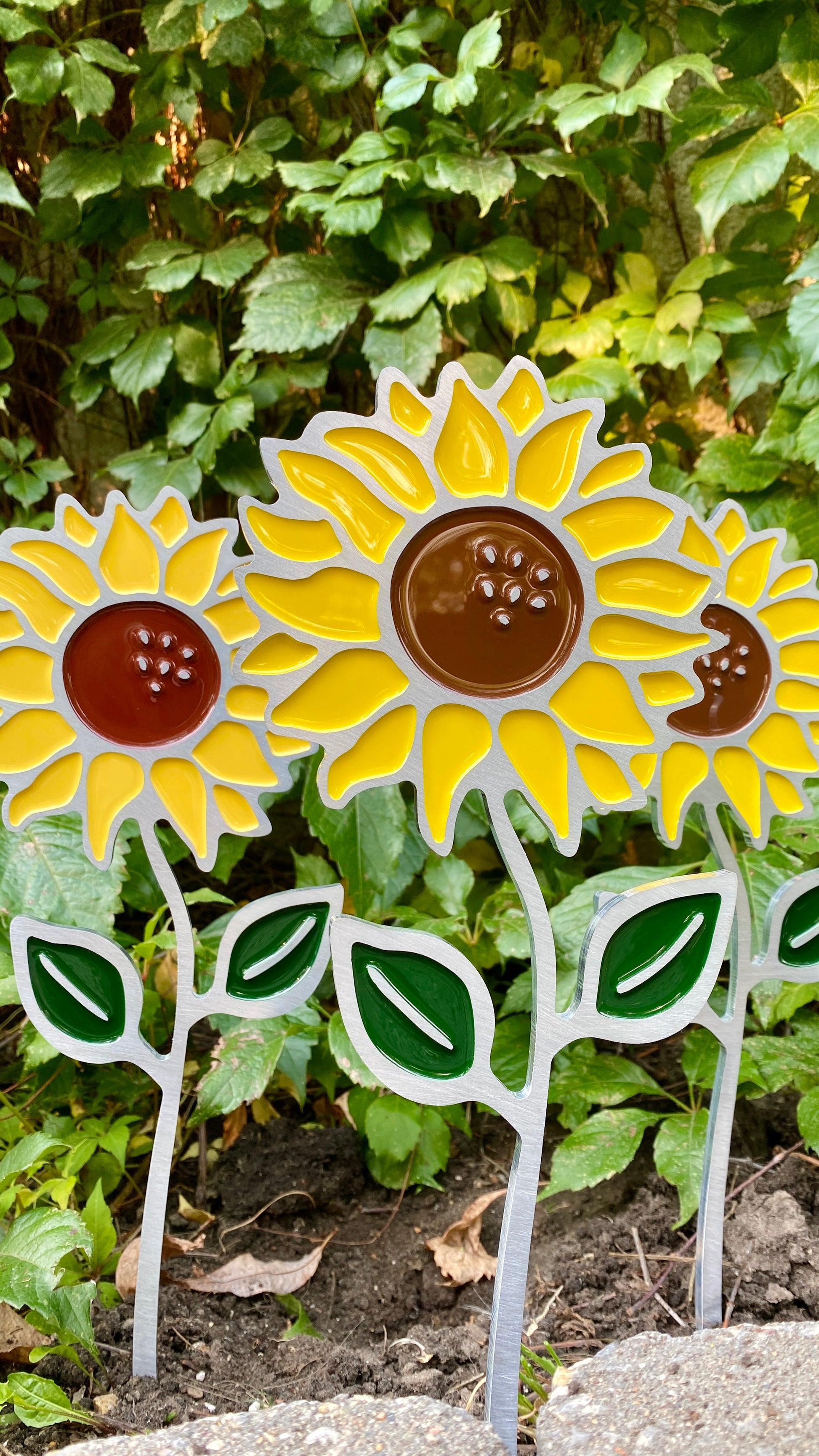 garden sticks with colored epoxy pigments