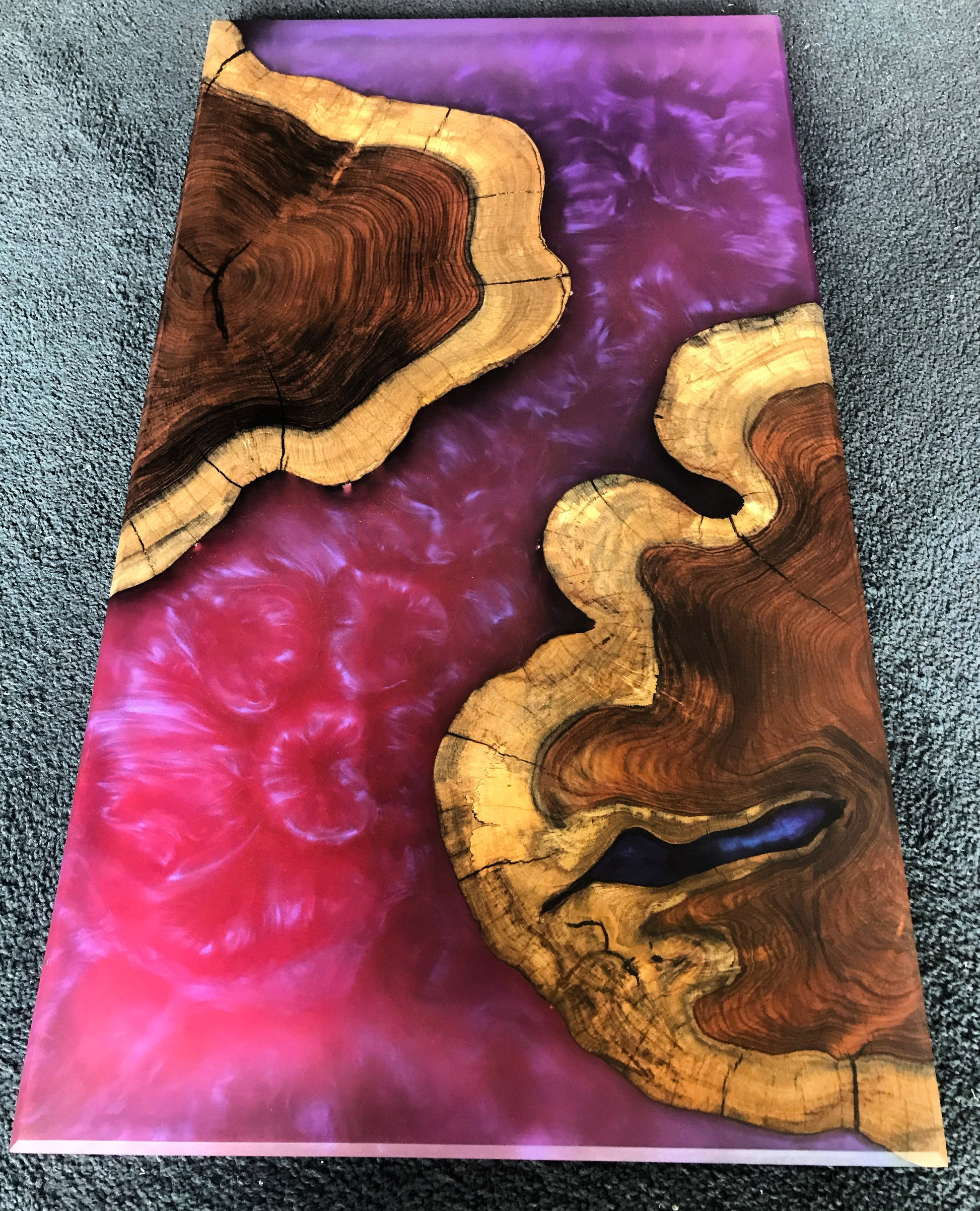 serving tray with epoxy metallic pigment