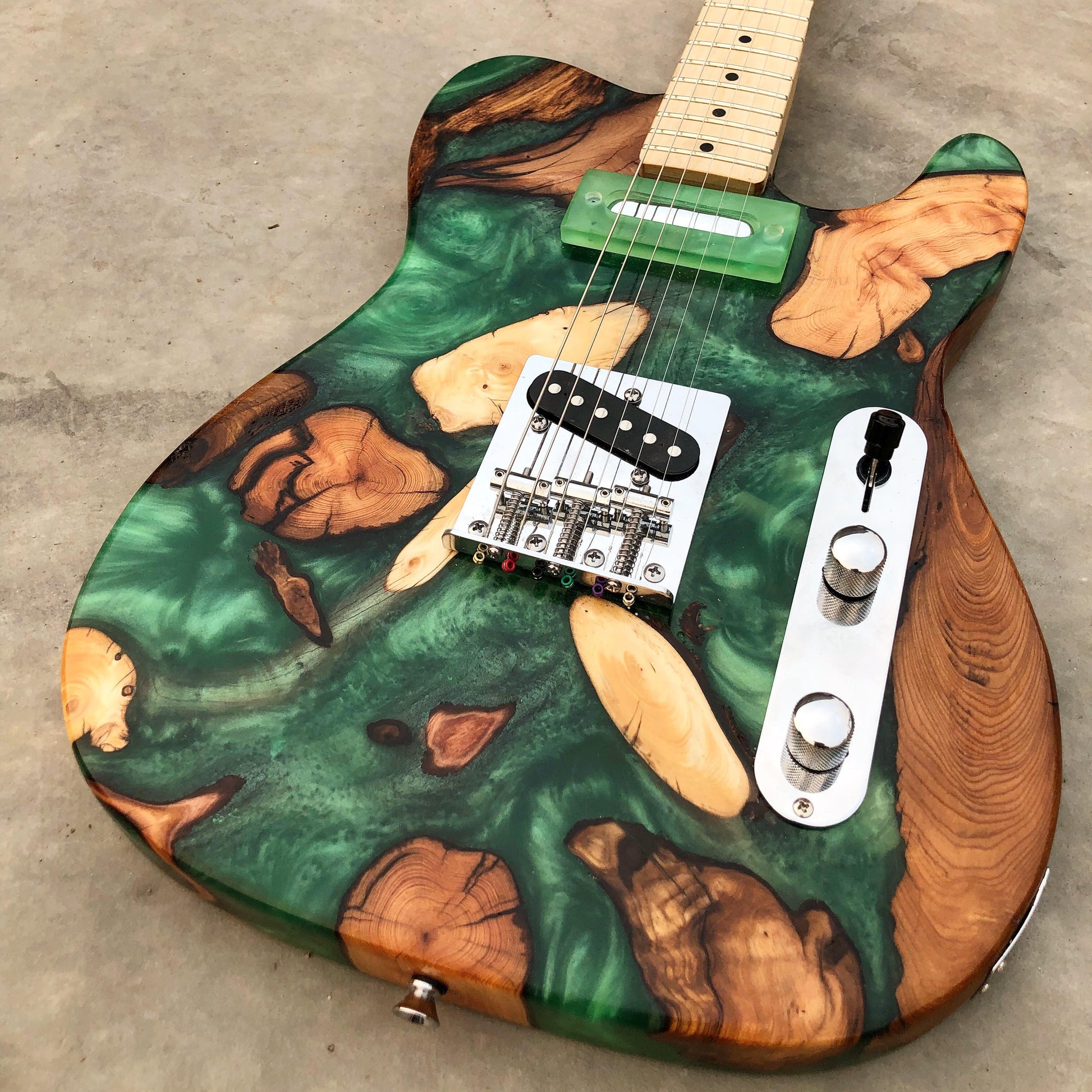guitar with metallic mica powder